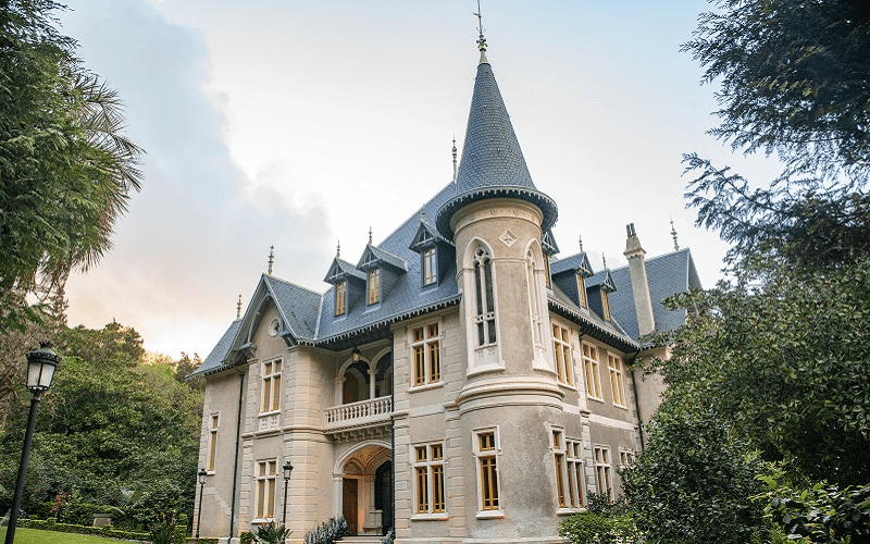 Biester Palace exterior and gardens